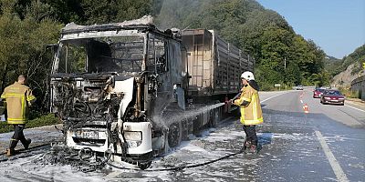 Seyir halinde ki kamyonda yangın çıktı