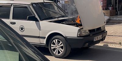 Seyir halindeki otomobil alev aldı 