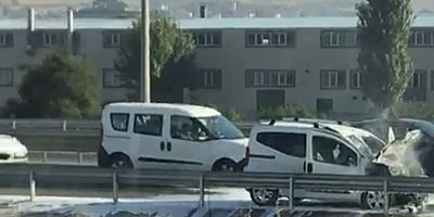 Seyir halindeki otomobil yandı