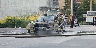 Seyir Halindeki Otomobilin Motoru Alev Aldı