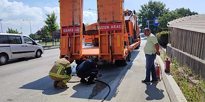 Seyir halindeki uzun aracını tekerlekleri alev aldı