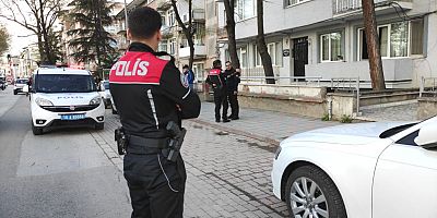 SİLAHLI SALDIRIDA MERMİLER EVİN CAMINA İSABET ETTİ