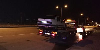 SiNiRLENiP ARABASININ CAMLARINI KIRIP KAÇTI