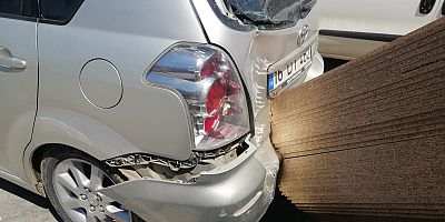 Suntalar park halindeki araçlara ok gibi saplandı