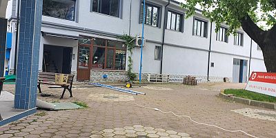 Tabela takarken düşen din görevlisi yaralandı