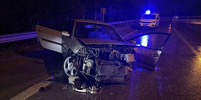 Tankerle otomobilin çarpışması sonucu 2 kişi yaralandı