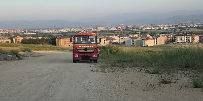 Tarladan yükselen dumanlar yangın paniğine neden oldu