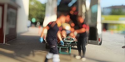 Tartıştığı kişi tarafından sokak ortasında bıçaklandı