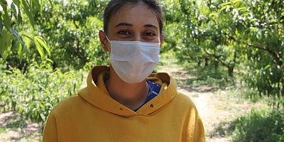 tatil günlerinde çalışarak eğitim masraflarını çıkarıyor.