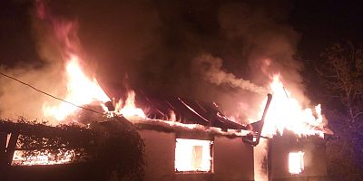 Tek katlı evde çıkan yangın, küle çevirdi 