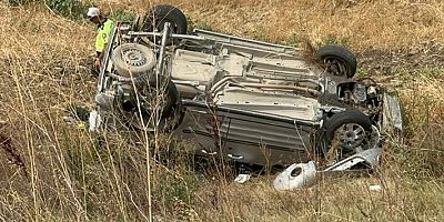 Tekirdağ'da devrilen araçtaki çocuk öldü, annesi ve babası yaralandı