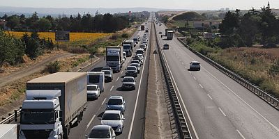Tekirdağ-İstanbul kara yolunda tatilcilerin dönüş yoğunluğu yaşanıyor