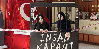 Teknoloji bağımlılığına canlı mankenlerle dikkat çektiler