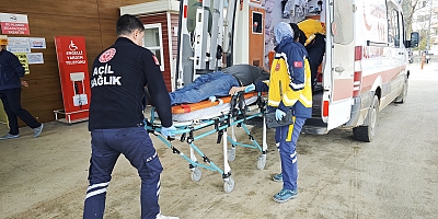 TIR'dan Malzeme İndirirken Yaralandı