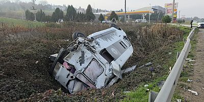 TIR ile Çarpışan Karavan Şarampole Yuvarlandı: Kadın Sürücü Ağır Yaralı