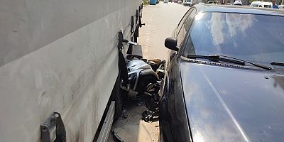 Tır ile otomobil arasına sıkışan motosiklet sürücüsü ölümden döndü