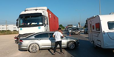 TIR İLE OTOMOBİLİN ÇARPIŞMASI SONUCU 1 KİŞİ YARALANDI