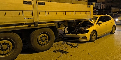 Tırın altına girdi 