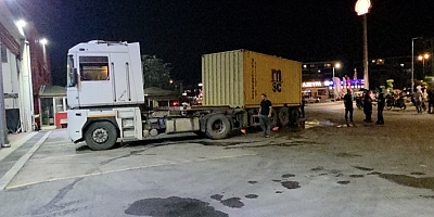 Tırın Arka Tekerlekleri Alev Aldı, İtfaiye Faciayı Önledi