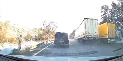 Tırın dorsesi koparak yol ortasında kaldı