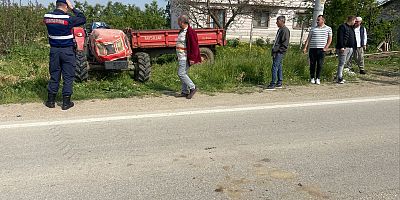 Traktör ile otomobil çarpıştı: 1'i çocuk, 3 yaralı
