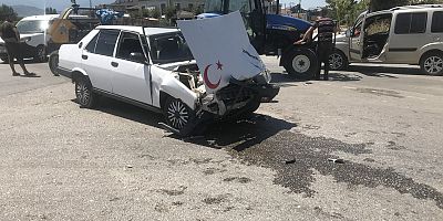 Traktör ile otomobil çarpıştı; 1 kişi yaralandı