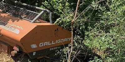 Traktörün altında kalan sürücü hayatını kaybetti.