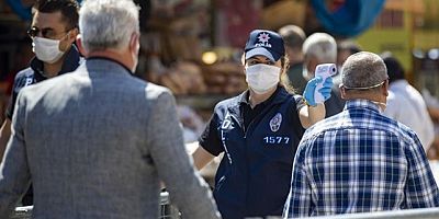 Tüm Türkiye'de meskenler hariç her alanda maske takmak zorunlu oldu