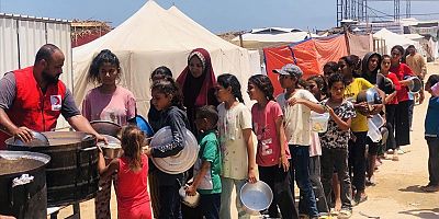 Türk Kızılay, Gazze'de günlük 15 bin kişiye sıcak yemek çıkarıyor