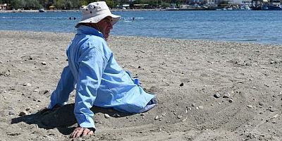 Türkiye'nin dört bir yanından gelip kumda şifa arıyorlar