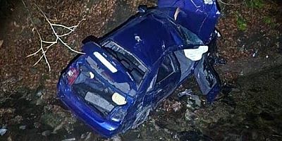 Uçurumdan yuvarlanan otomobilden 3 kişi sağ çıktı