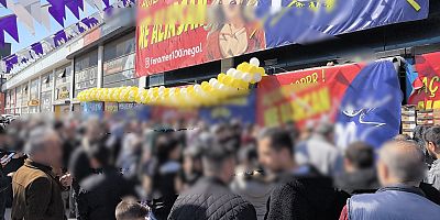 Ucuz alışveriş çılgınlığı...Birbirlerini böyle ezdiler