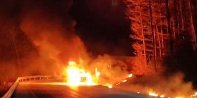 Uludağ'dan inen otomobil yolda yandı