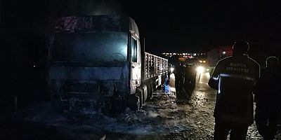 Ümitalan yolundaki yangında tır kullanılamaz hale geldi