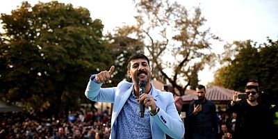 Ünlü şarkıcıyla açılış yaptı! 3 bin adet döner 1 saatte içinde tükendi