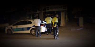 Uygulama noktasındaki polislerin üzerine araç süren yabancı uyruklu kişi gözaltına alındı