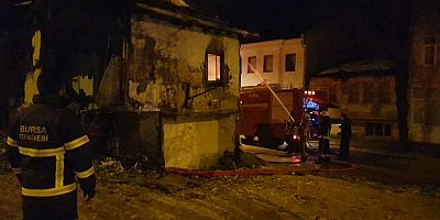 Uyuşturucu bağımlıları metruk binayı ateşe verdi iddiası
