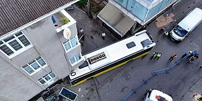 Vali Gül Pendik'te İETT otobüsünün çarptığı binayı inceledi