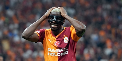 Victor Osimhen'in ayak bileğinde gerilme tespit edildi