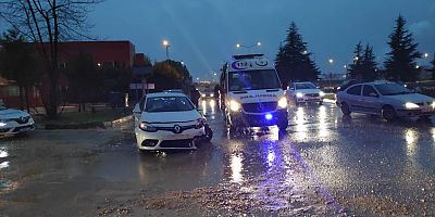 Yağışla gelen kaza; 1 yaralı
