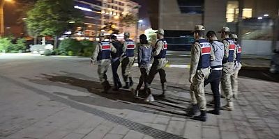 Yakalanan 47 düzensiz göçmen sınır dışı edildi