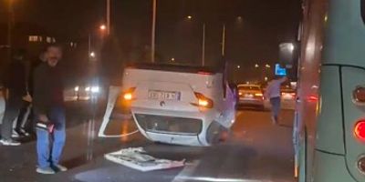 Yalova'da minibüse çarpan otomobil takla attı