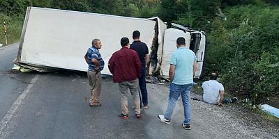 Yan yatan kamyonda 2 kişi yaralandı