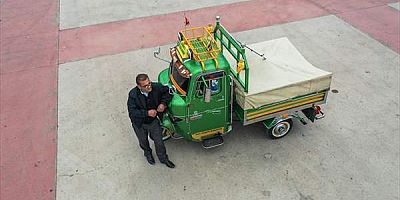 Yarım asırlık modifiye triportörüne gözü gibi bakıyor