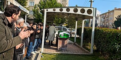 Yarım saat arayla kalp krizi geçirerek hayatını kaybeden çift, toprağa verildi