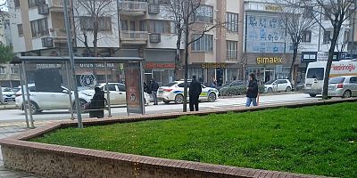Yayaya yol veren polis aracına çarptı