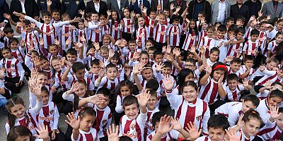 YENİCEKÖY’DE 750 ÖĞRENCİ İNEGÖLSPOR FORMASINA KAVUŞTU