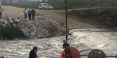 Yenişehir’de derede mahsur kalan vatandaşlar kurtarıldı