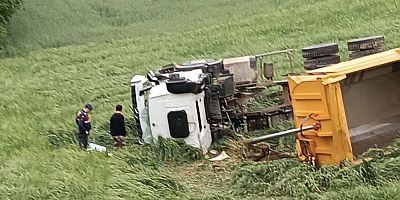 Yenişehir Yolunda Tır Şarampole Yuvarlandı 