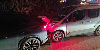 Yoğun Trafikte Zincirleme Kaza: 2 Kişi Hafif Yaralandı